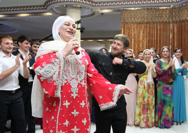 رقص رمضان قدیروف، رئیس جمهور چچن  در یک مهمانی - اسپوتنیک ایران  