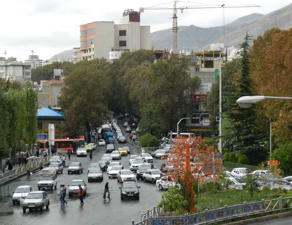 تقاطع خیابان ولیعصر و میدان تجریش در باران صبحگاهی - اسپوتنیک ایران  