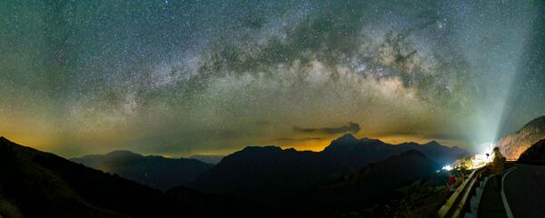 اعلام حضور زمینی ها به فضاییها با شلیک یک لیزر قدرتمند اعلام حضور زمینی ها به فضاییها با شلیک یک لیزر قدرتمند - اسپوتنیک ایران