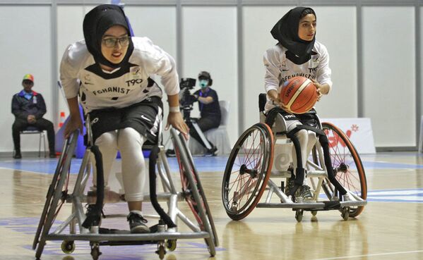 اعضای تیم بسکتبال روی ویلچر زنان افغانستان در مسابقات آسیایی - اسپوتنیک ایران  