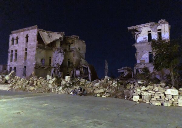 ساختمان خرابه در میدانی نزدیک بازار در حلب - اسپوتنیک ایران  