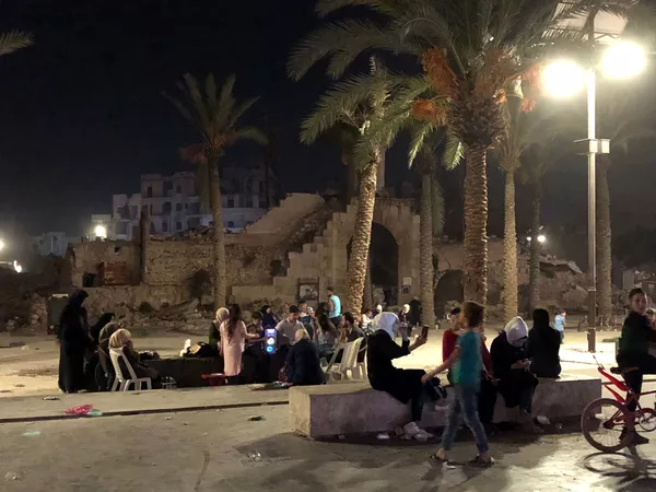 ساکنین محلی در میدانی نزدیک قلعه  ای در حلب - اسپوتنیک ایران  