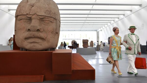 سربزرگ سنگی در موزه لس آنجلس - اسپوتنیک ایران  
