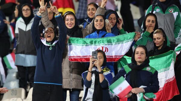 پا قدم خوب بانوان در آزادی - اسپوتنیک ایران  