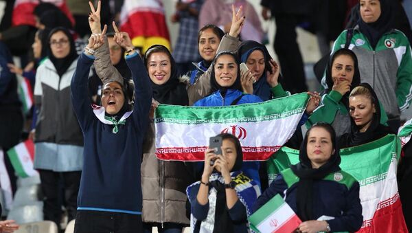 حضور بانوان در ورزشگاه‌ها، تابویی که باید شکسته شود - اسپوتنیک ایران  