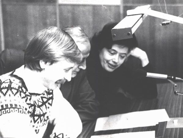 الکساندر بالادورین، مارونا آرسانیس و داگمارا بوتوینوا در استودیو خبر - سال 1983 - اسپوتنیک ایران  