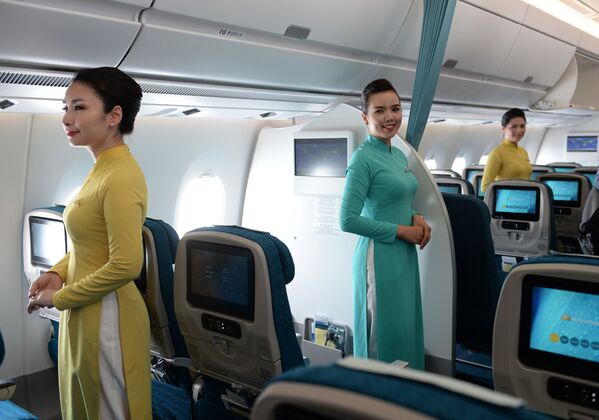 جشن ویژه زنان ویتنام -زنان مهماندار هواپیمای ویتنام - اسپوتنیک ایران  