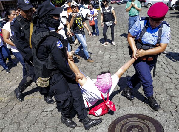 پلیس نیکاراگوئه در نا آرامی های خیابانی - اسپوتنیک ایران  