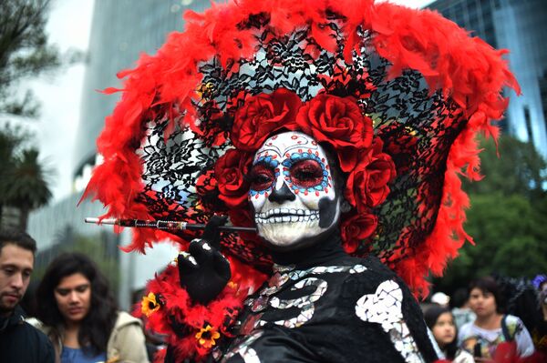 شرکت کننده رژه کاترین در جشن مردگان در مکزیک - اسپوتنیک ایران  