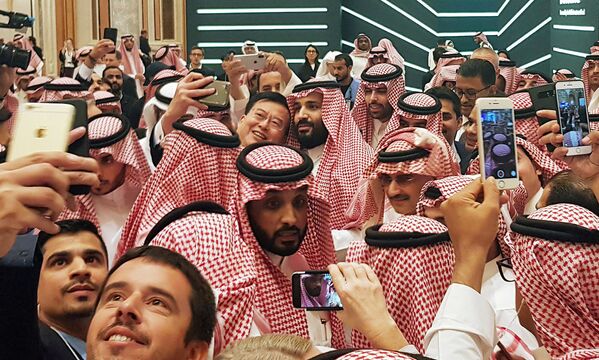 ولیعهد سعودی در حال گرفتن سلفی - اسپوتنیک ایران  