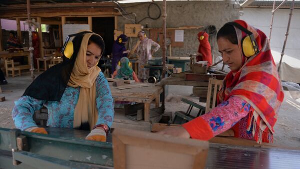 نخستین مهندس مکانیک زن در پاکستان +عکس،ویدئو - اسپوتنیک ایران  