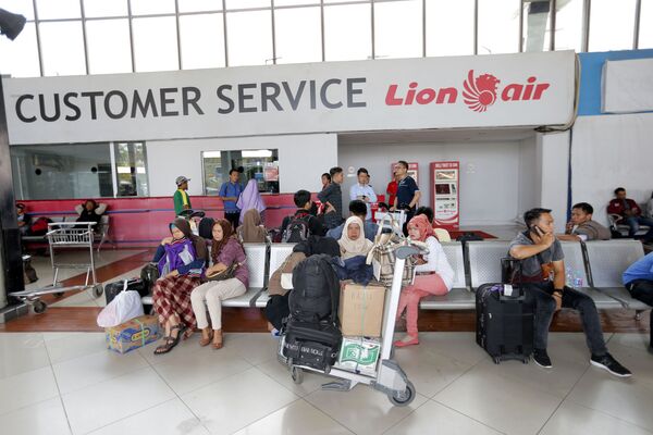 مسافران در فرودگاه اندونزی - اسپوتنیک ایران  