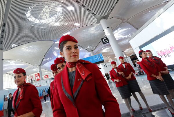 مهمانداران شرکت هواپیمایی «ترکیش ایرلاینز» در فرودگاه جدید استانبول - اسپوتنیک ایران  