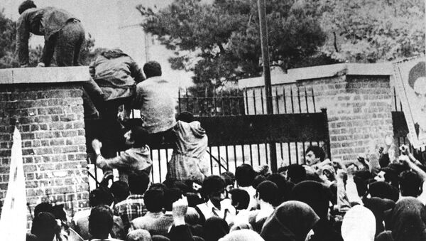 خاطرات 13 آبان از زبان یکی از دانشجویان پیرو خط امام خمینی - اسپوتنیک ایران  