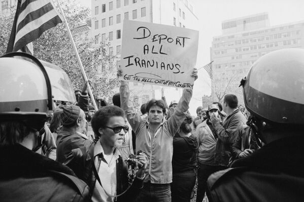 تظاهرات در واشنگتن پس از گروگان گیری در سفارت آمریکا در تهران ، ۹ نوامبر ۱۹۷۹ - اسپوتنیک ایران  