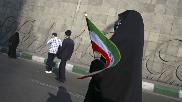 وقتی ایرانیان، دلار آمریکا را لگد می کنند + ویدئو - اسپوتنیک ایران  