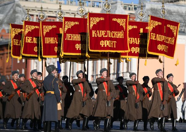 تمرین رژه به مناسبت 77-مین سالگرد رژه سال 1941 در روسیه،مسکو - اسپوتنیک ایران  