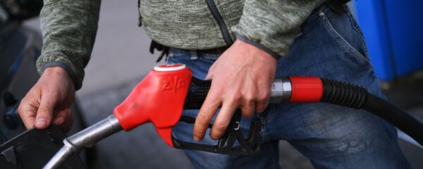 وزارت نفت ایران با دو نرخی شدن بنزین موافقت کرد - اسپوتنیک ایران  