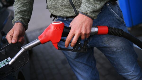 مصرف بیش از حّد بنزین در ایران + جزئیات - اسپوتنیک ایران  