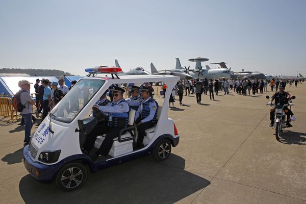 گشت پلیس در نمایشگاه هوایی «ایرشو چاینا-2018» در چین - اسپوتنیک ایران  