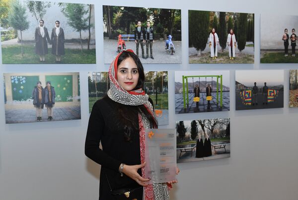 در یکی از نامزدهای اصلی مسابقه «پرتره. قهرمان زمان ما»، عکس خانم شیوا خادمی، با عنوان دوقلوها جایزه ویژه را به خود اختصاص داد. - اسپوتنیک ایران  