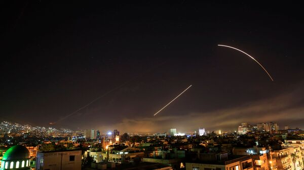 دفع حمله هوایی اسرائیل به انبارهای نظامی ایران در سوریه - اسپوتنیک ایران  