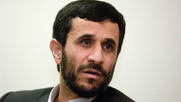 احمدی نژاد به مراسم تشییع جنازه شاهرودی رفت + عکس - اسپوتنیک ایران  