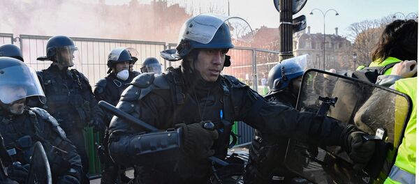 تظاهرات در فرانسه به خشونت کشیده شد + عکس، ویدئو تظاهرات در فرانسه به خشونت کشیده شد + عکس، ویدئو - اسپوتنیک ایران
