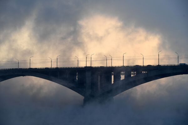 پل اتومبیل رو از روی رودخانه انیسی در کراسنویارسک - اسپوتنیک ایران  