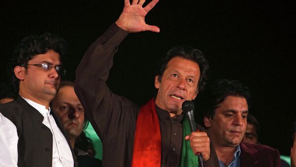 استقبال مردم پاکستان از پیام عمران خان در جهت کمک به سیل‌زدگان ایران - اسپوتنیک ایران  