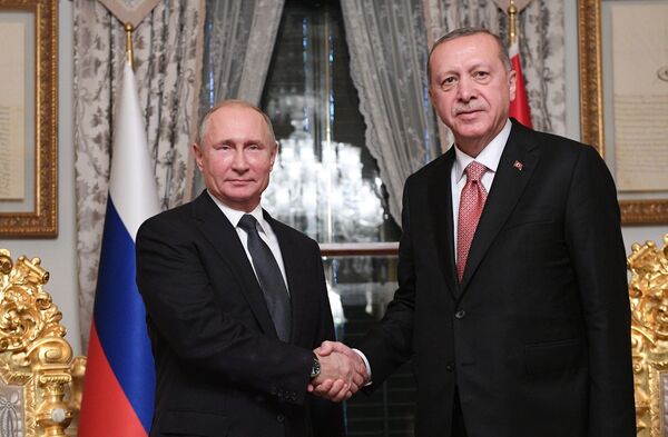 ولادیمیر پوتین، رئیس جمهور روسیه و رجب طیب اردوغان، رئیس جمهور ترکیه، در نشست استانبول - اسپوتنیک ایران  
