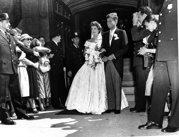 مراسم ازدواج جان کندی و ژاکلین بیوبه سال ۱۹۵۳ - اسپوتنیک ایران  