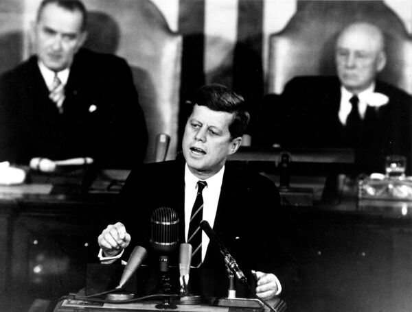 جان کندی در کنگره آمریکا سال ۱۹۶۱ - اسپوتنیک ایران  