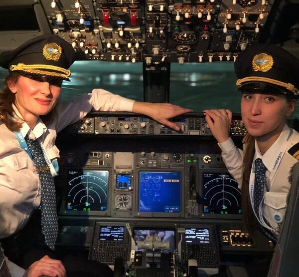 تیم زنان شرکت هواپیمایی روسی پابدا در مسیر مسکو به استانبول - اسپوتنیک ایران  
