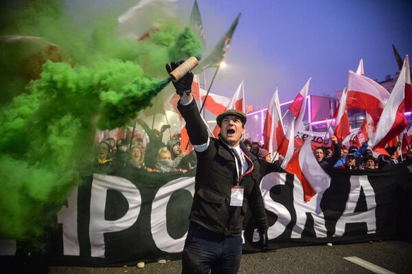 راهپیمایی در ورشو به مناسبت ۱۰۰ سالگی استقلال لهستان - اسپوتنیک ایران  