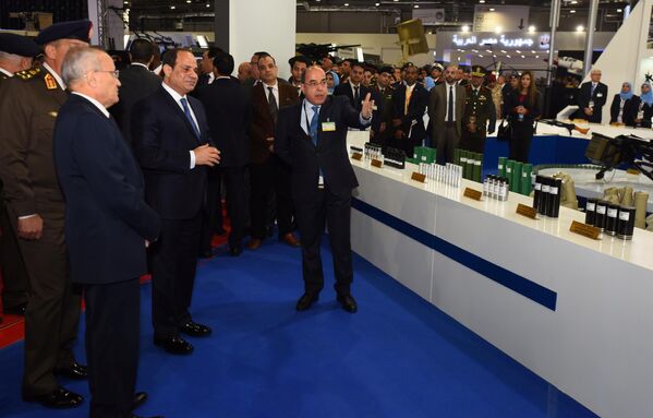 رئیس جمهور مصر عبدل فتاح السیسی در نمایشگاه بین المللی تسلیحات EDEX 2018 در مصر - اسپوتنیک ایران  