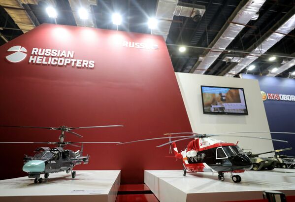 مدل بالگردها در غرفه روسیه در نمایشگاه بین المللی تسلیحات EDEX 2018 در مصر - اسپوتنیک ایران  