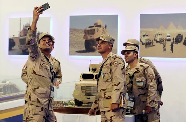 سربازان مصری در نمایشگاه بین المللی تسلیحات EDEX 2018 در مصر - اسپوتنیک ایران  
