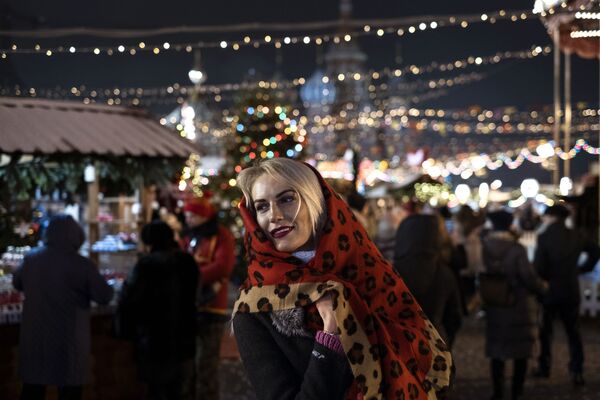 بازار کریسمس در میدان سرخ مسکو - اسپوتنیک ایران  