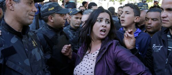 جنبش جلیقه قرمزها در تونس جنبش جلیقه قرمزها در تونس - اسپوتنیک ایران