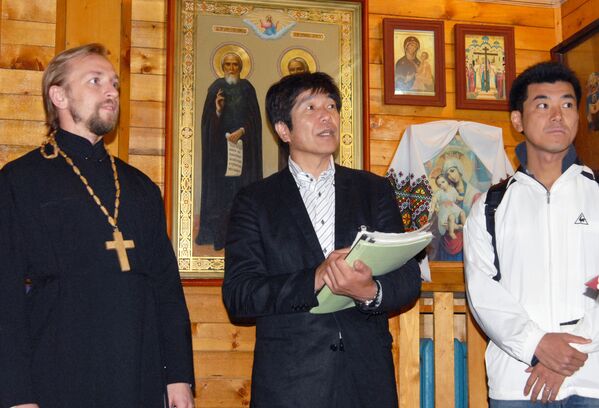 نمایندگان هیات بدون ویزای ژاپنی از جزیره هاکایدو به کلیسای ارتدوکس روسی در جزیره کوناشیر آمده اند - اسپوتنیک ایران  