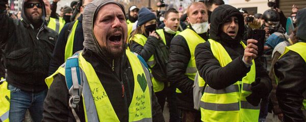 جنبش جلیقه زردها در فرانسه یک ساله شد جنبش جلیقه زردها در فرانسه یک ساله شد - اسپوتنیک ایران