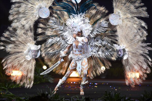 زیباروی السالوادور در نمایش لباس های ملی در کنکور «دوشیزه گیتی 2018» در تایلند - اسپوتنیک ایران  
