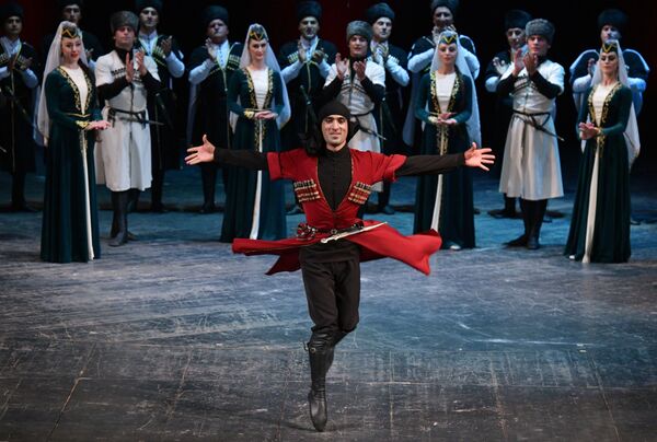 رقص ملی در مراسم سنتی در آبخار روسیه - اسپوتنیک ایران  