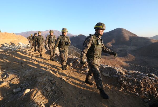 سربازان کره شمالی و جنوبی برای اولین بار از مرزها عبور کردند - اسپوتنیک ایران  