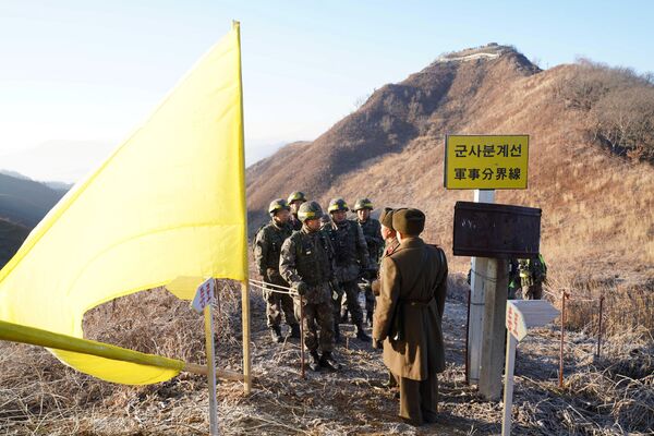 سربازان کره شمالی و جنوبی برای اولین بار از مرزها عبور کردند - اسپوتنیک ایران  