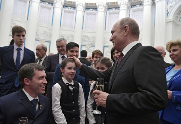 ولادیمیر پوتین،رئیس جمهور روسیه در انجمن معلولان میخائیل ترنتیف - اسپوتنیک ایران  