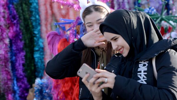 بازدیدکنندگان از بازار سال نو در گروزنی - اسپوتنیک ایران  