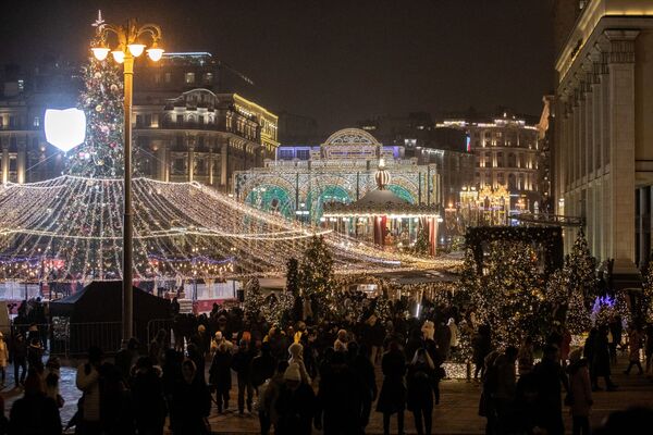 فستیوال «سفر به کریسمس» در میدان انقلاب مسکو - اسپوتنیک ایران  