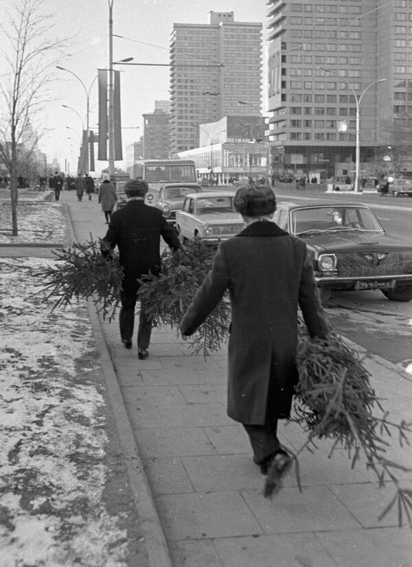 خرید درخت کریسمس - سال 1978 - اسپوتنیک ایران  
